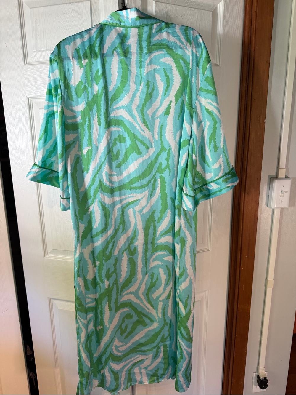 DVF Target Diane Von Furstenberg Long Satin Disco Zebra Green Robe XS - Picture 3 of 5